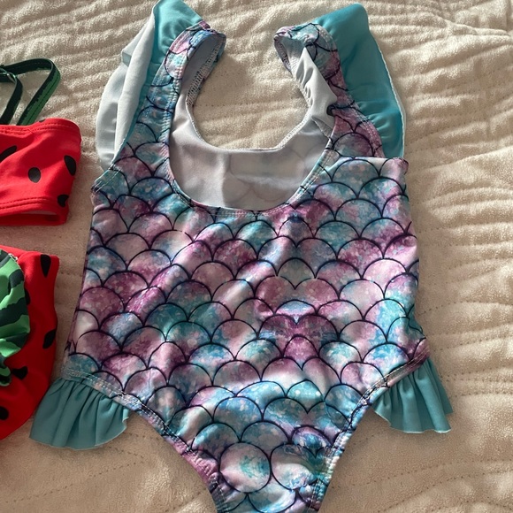 New and unworn 2 piece baby melon bikini mermaid swimwear 9-12 months - Picture 5 of 5